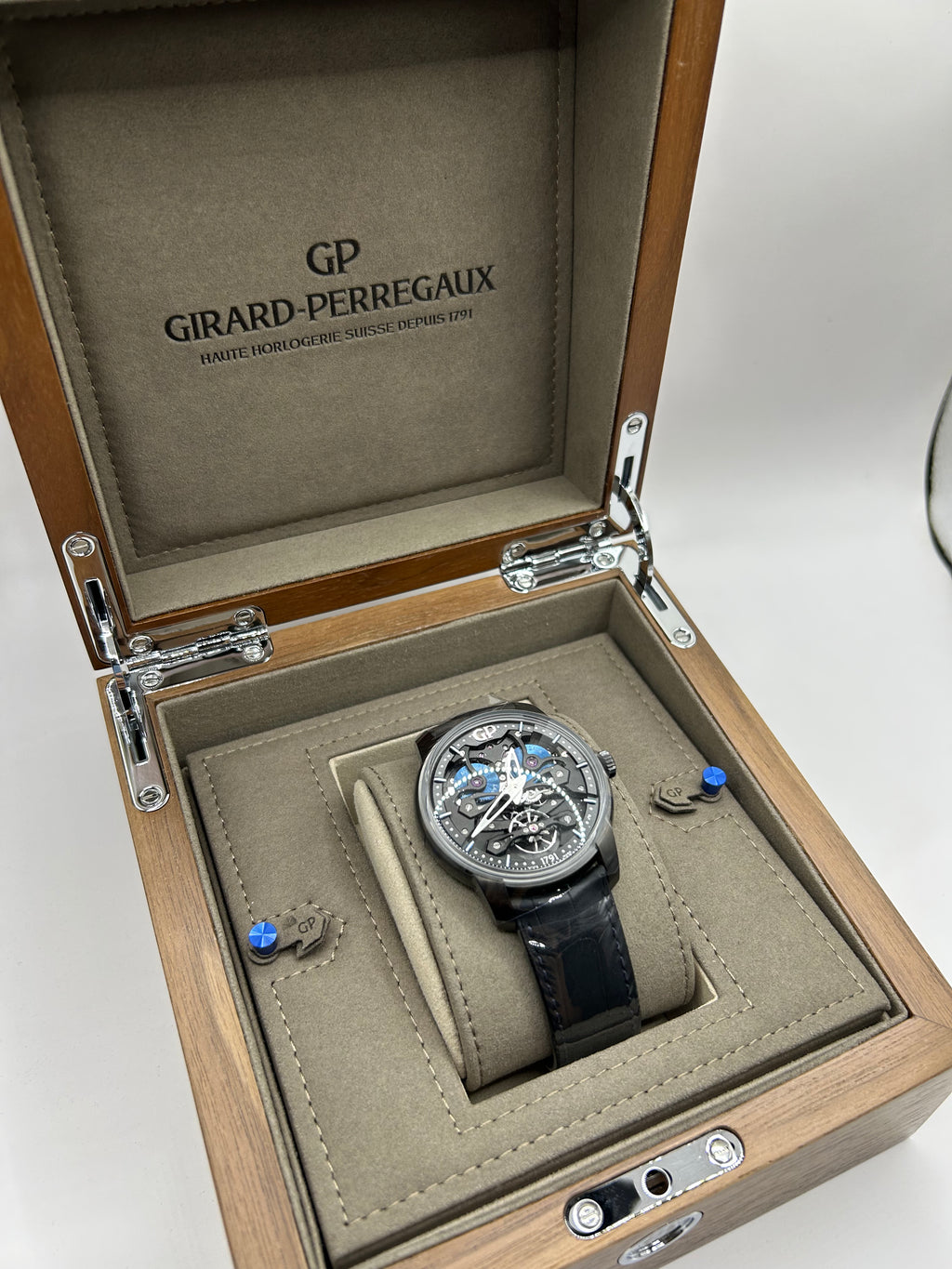 Girard-Perregaux Neo Bridges "Earth to Sky" Edition